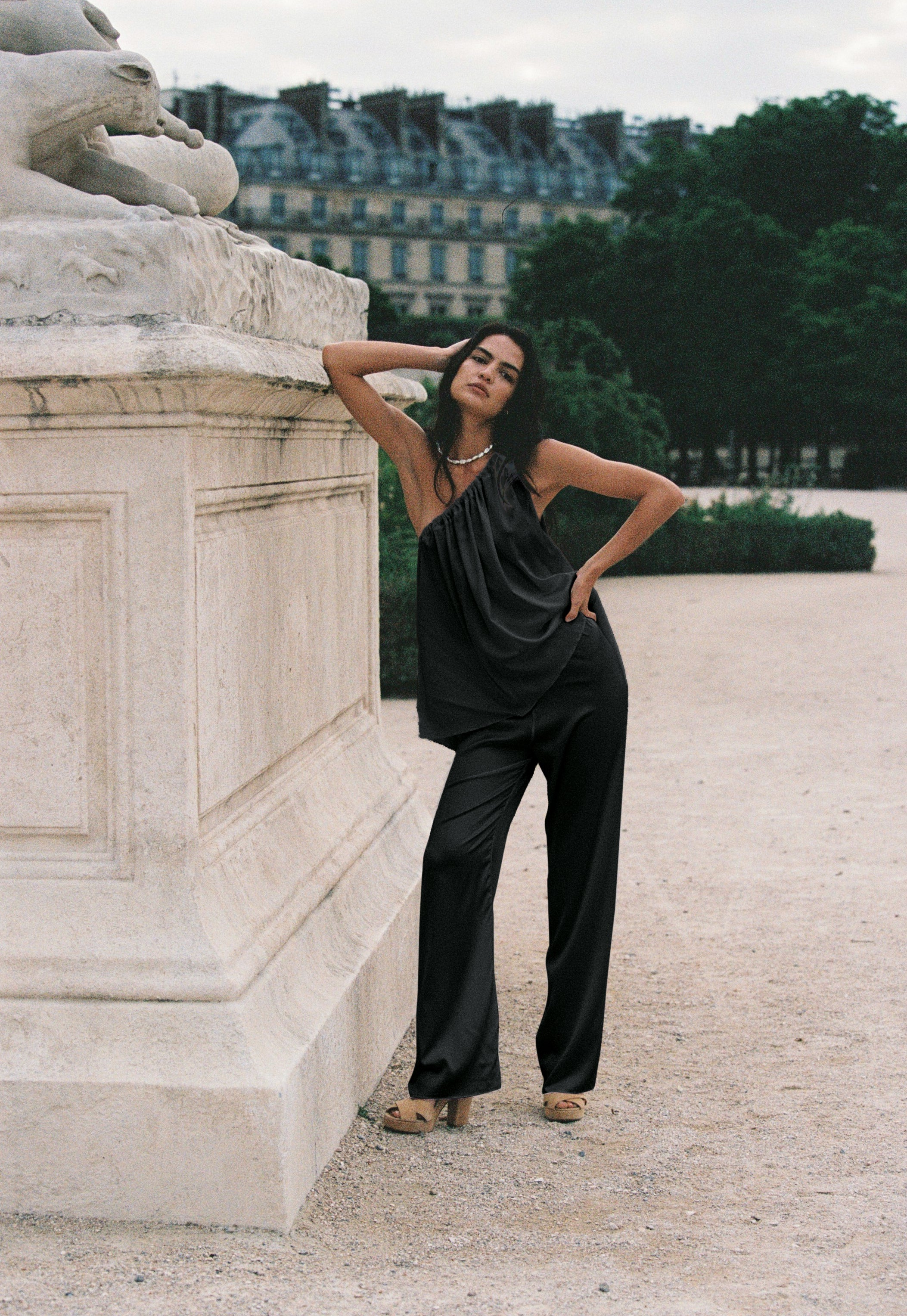 Harper Pants and Camilla Top Noir 